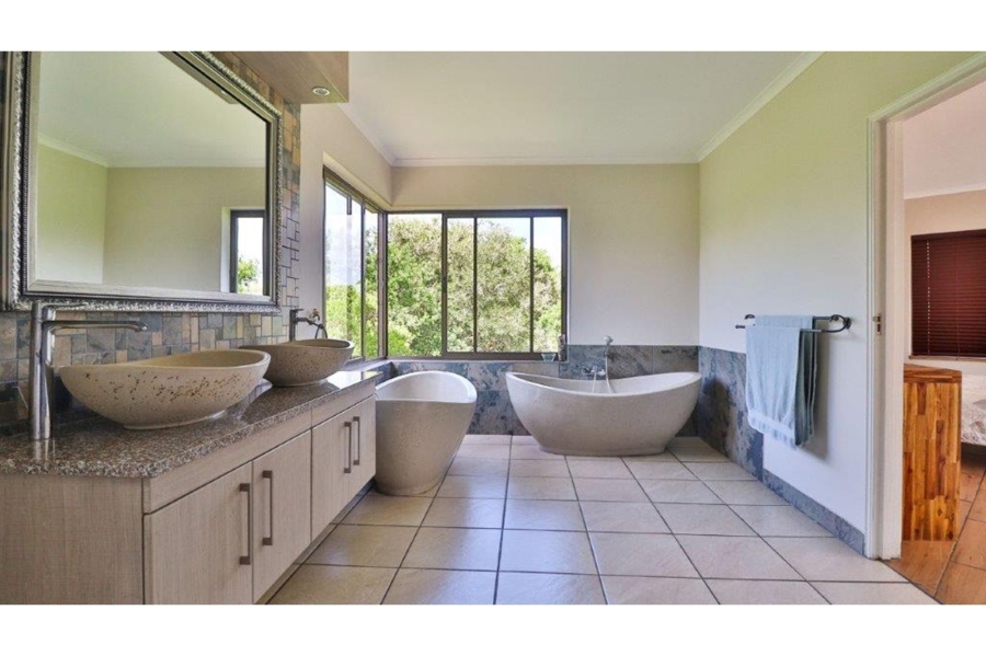 6 Bedroom Property for Sale in Lovemore Park Eastern Cape